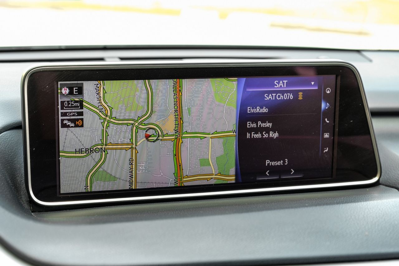 Lexus RX Vehicle Main Gallery Image 23