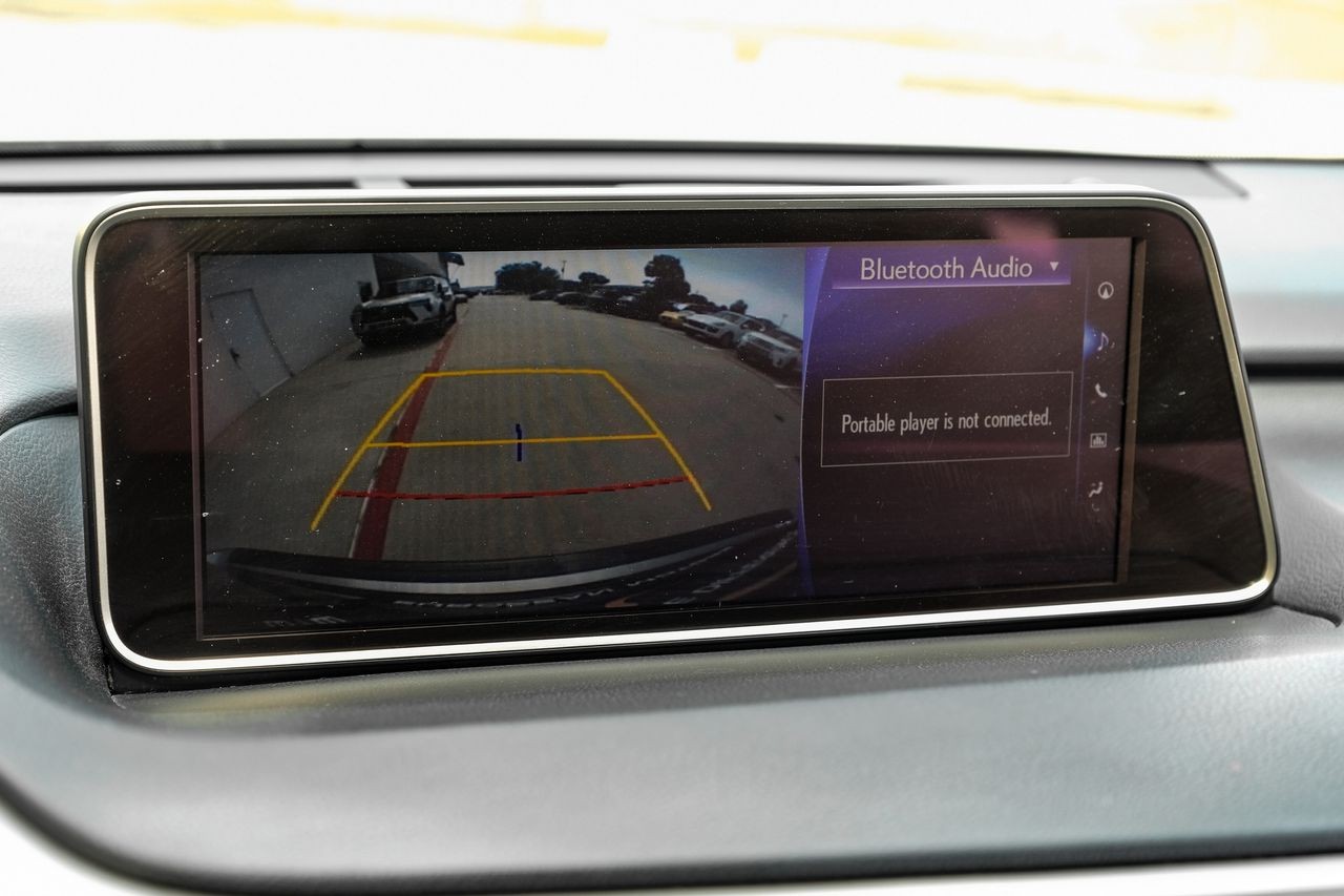 Lexus RX Vehicle Main Gallery Image 24