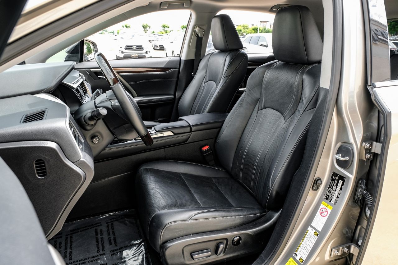 Lexus RX Vehicle Main Gallery Image 29
