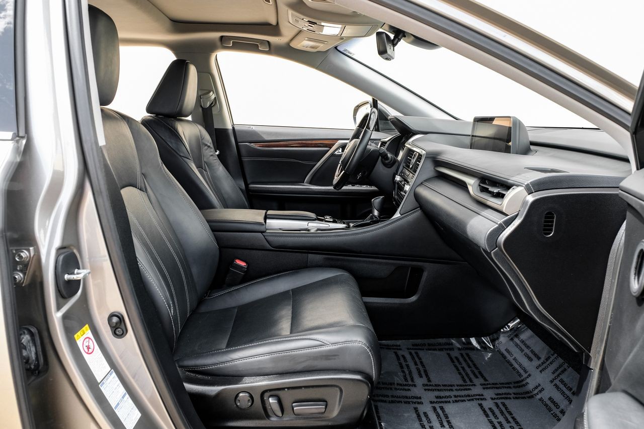 Lexus RX Vehicle Main Gallery Image 30