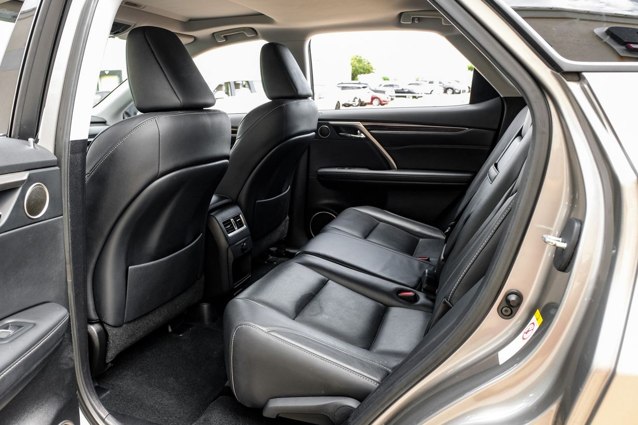 Lexus RX Vehicle Main Gallery Image 34