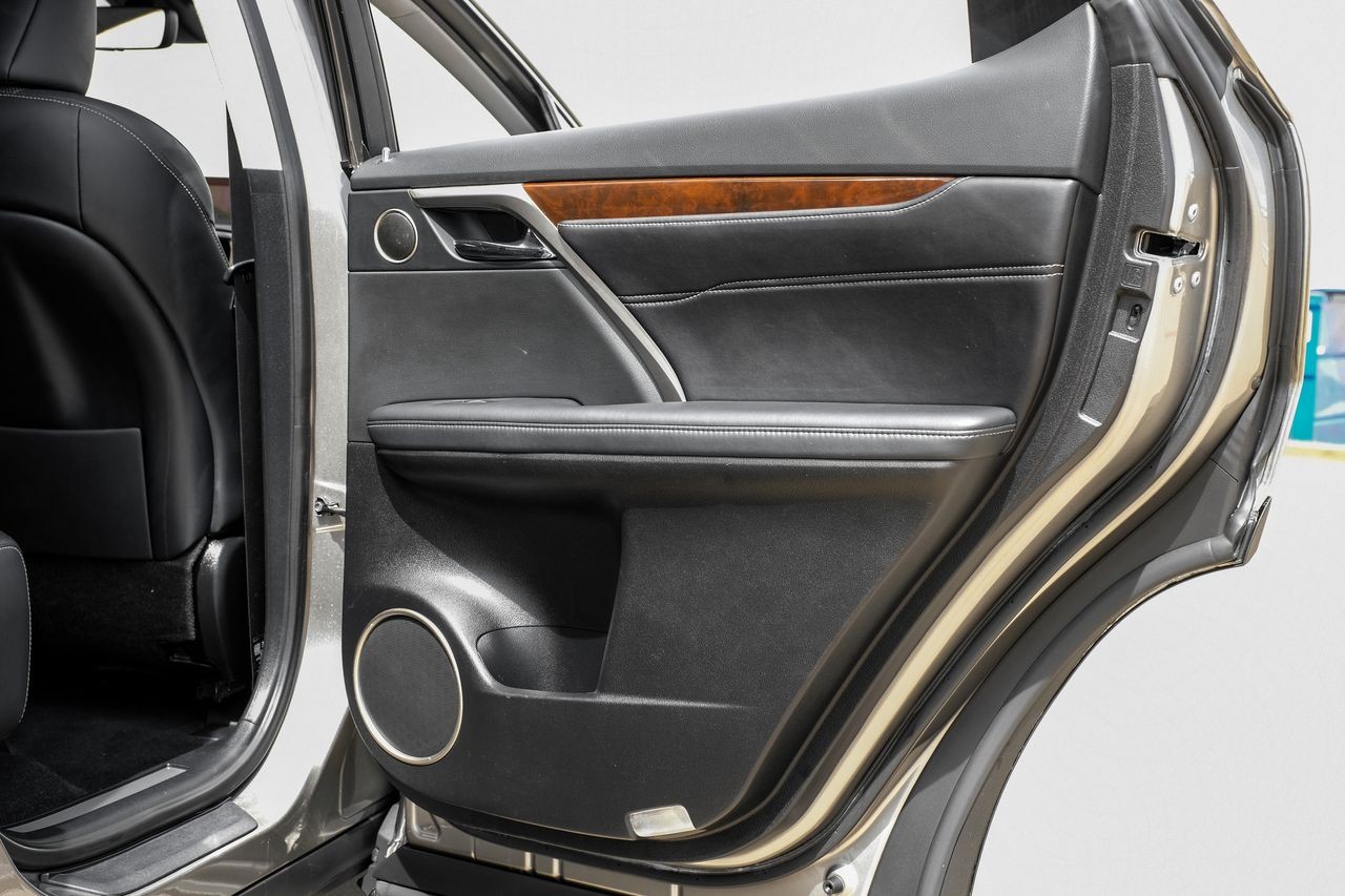Lexus RX Vehicle Main Gallery Image 40