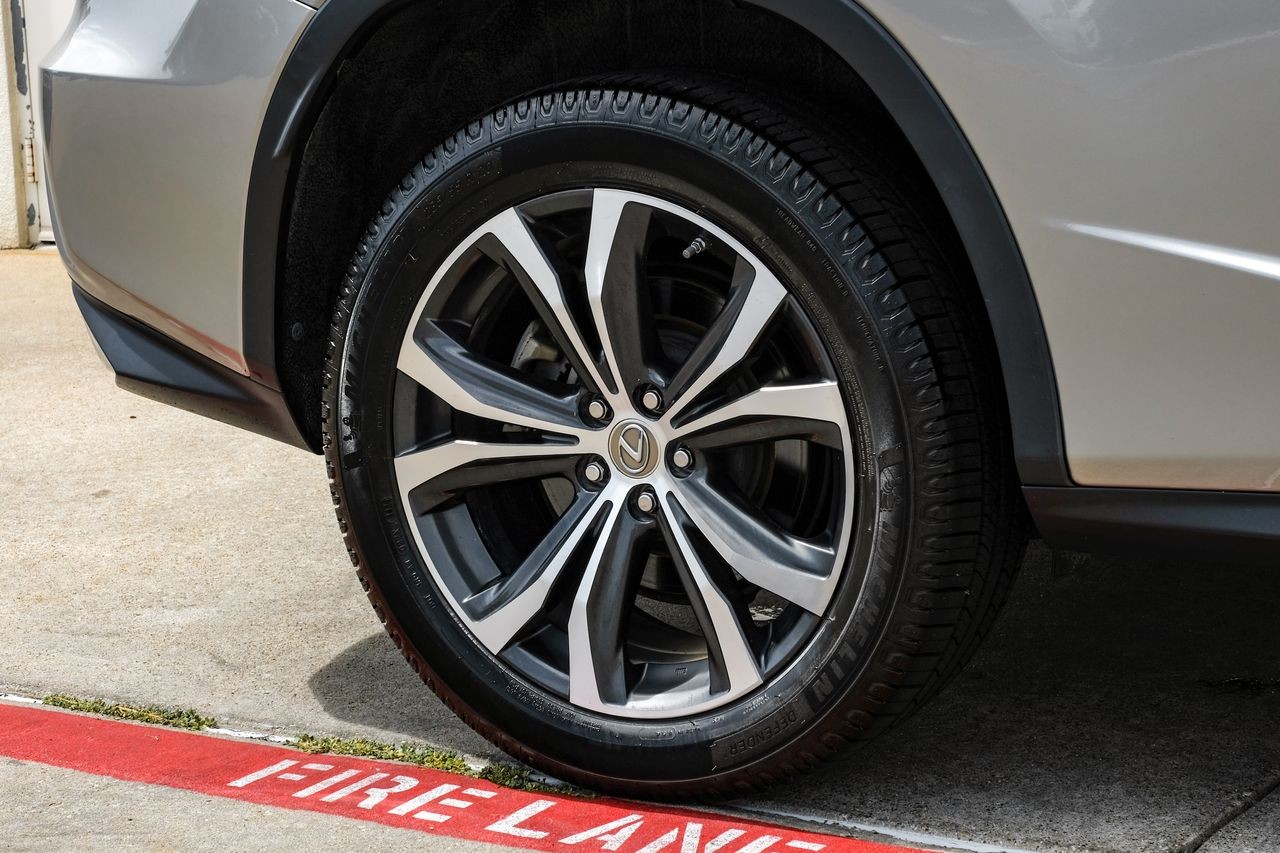 Lexus RX Vehicle Main Gallery Image 45
