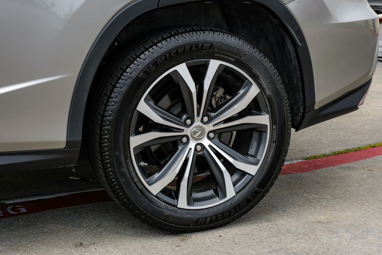 Lexus RX Vehicle Main Gallery Image 48
