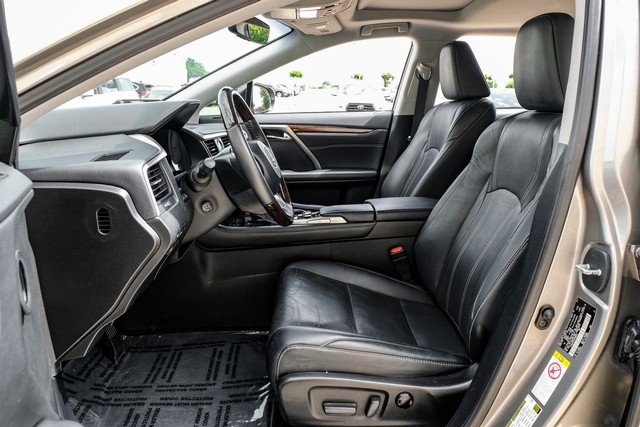 Lexus RX Vehicle Main Gallery Image 04