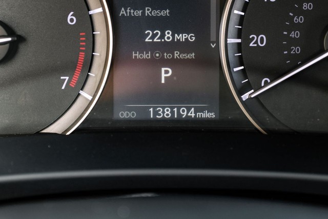 Lexus RX Vehicle Main Gallery Image 21