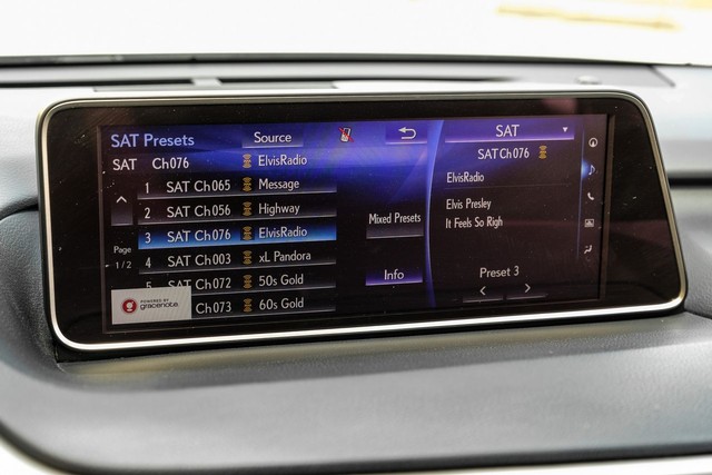 Lexus RX Vehicle Main Gallery Image 26