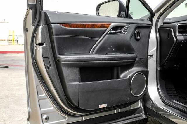 Lexus RX Vehicle Main Gallery Image 36