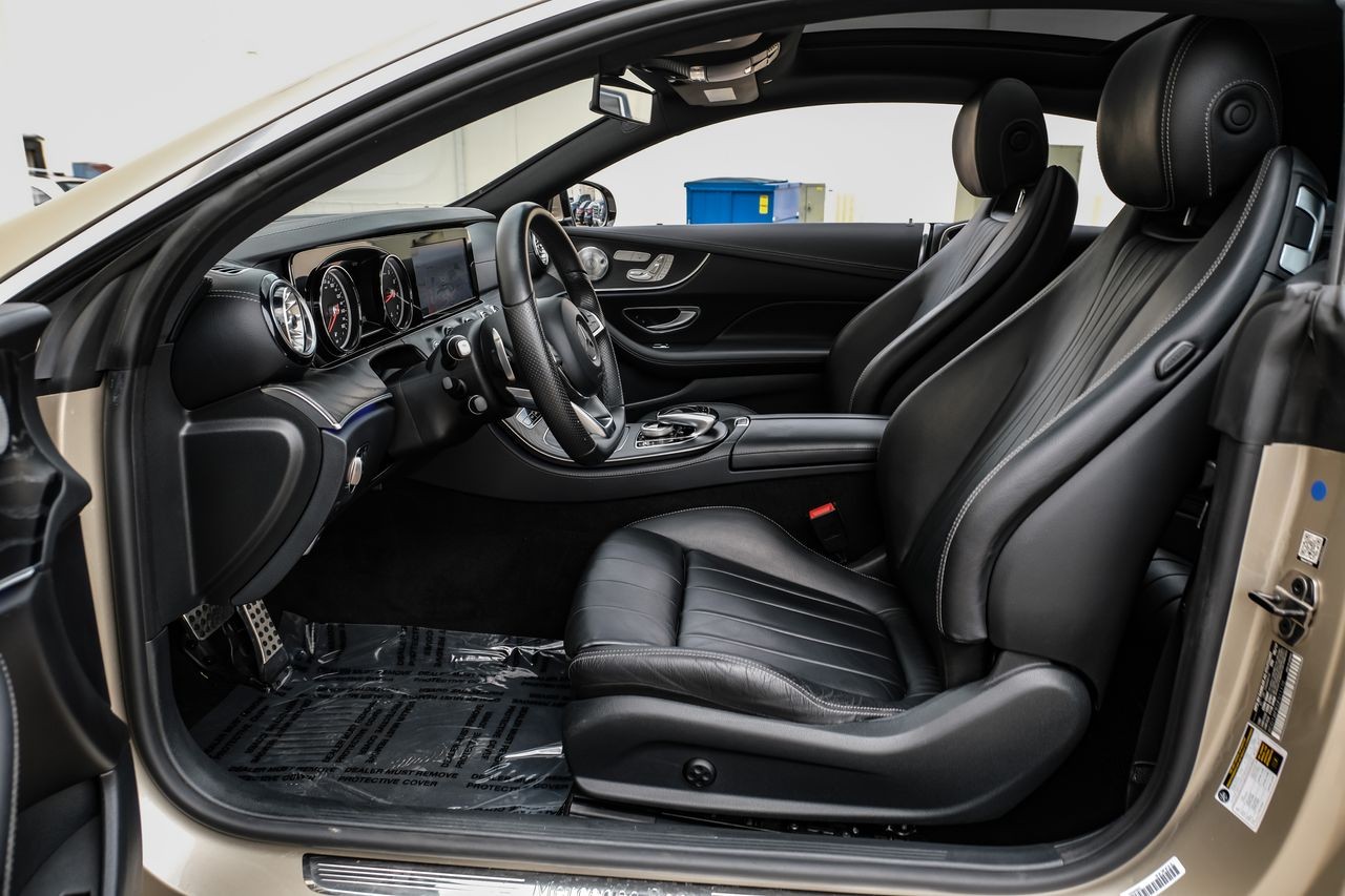 Mercedes-Benz E-Class Vehicle Main Gallery Image 04