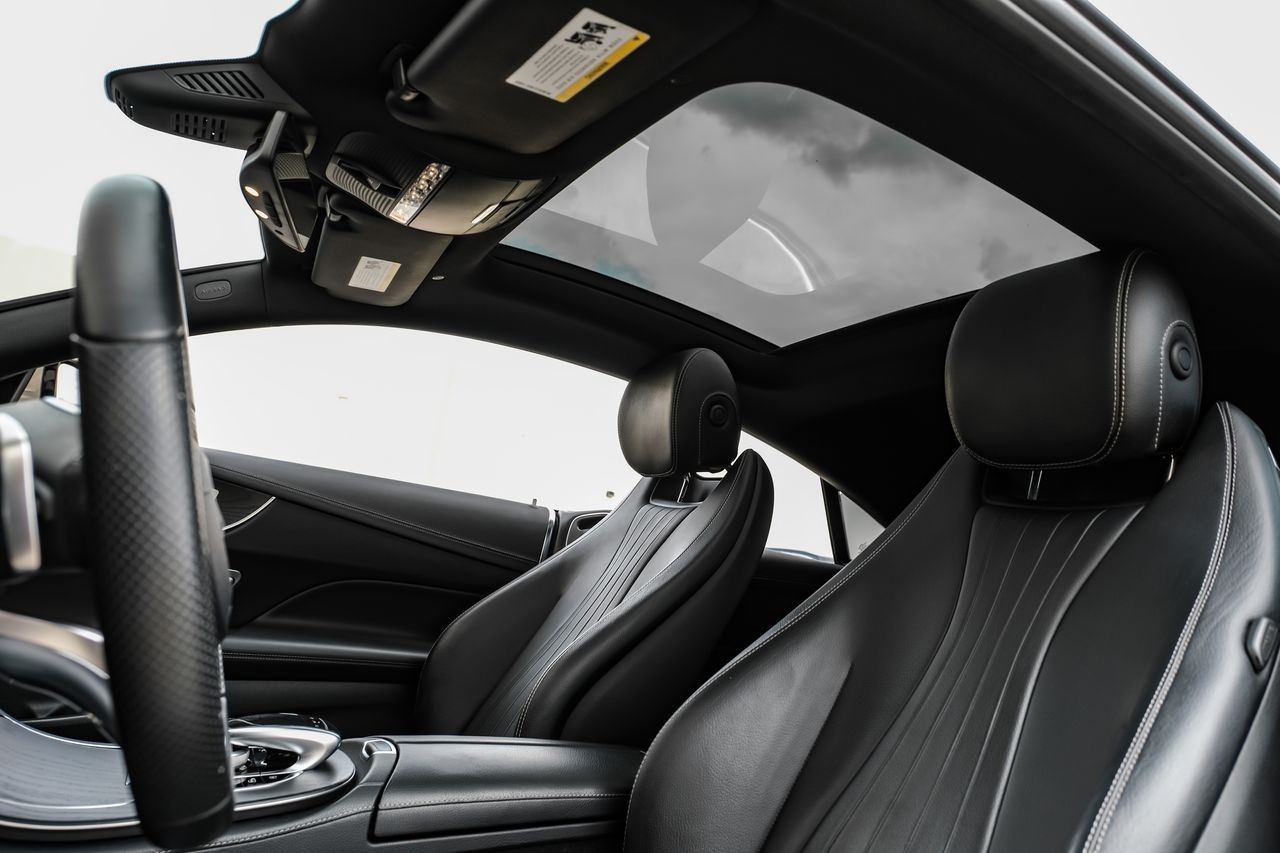 Mercedes-Benz E-Class Vehicle Main Gallery Image 05