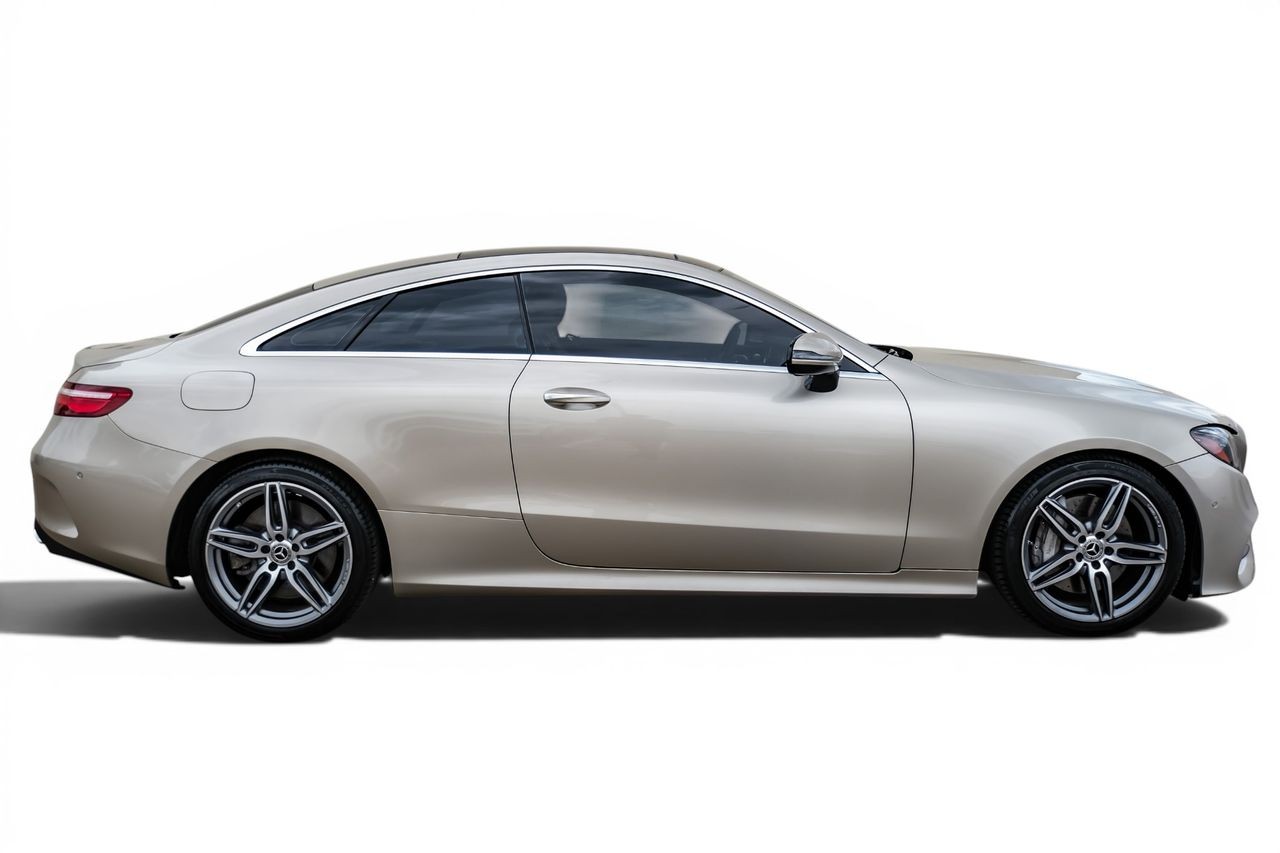 Mercedes-Benz E-Class Vehicle Main Gallery Image 08