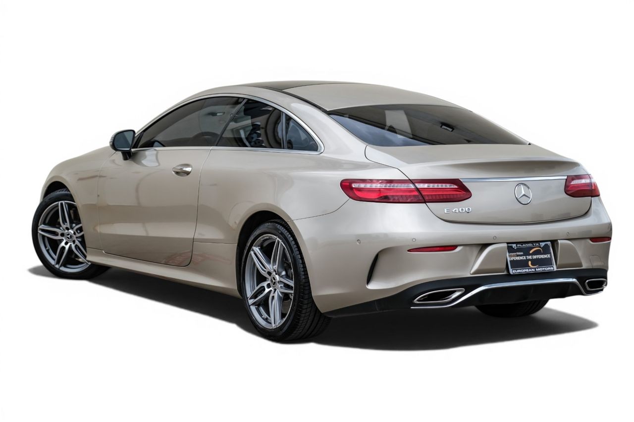 Mercedes-Benz E-Class Vehicle Main Gallery Image 11