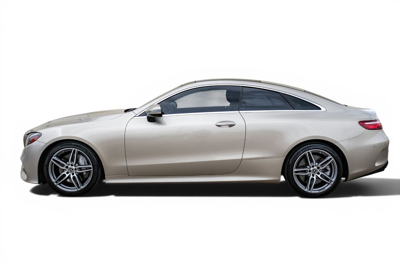Mercedes-Benz E-Class Vehicle Main Gallery Image 12