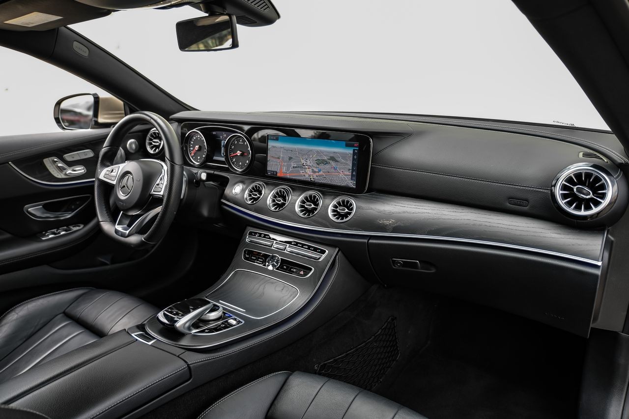Mercedes-Benz E-Class Vehicle Main Gallery Image 13
