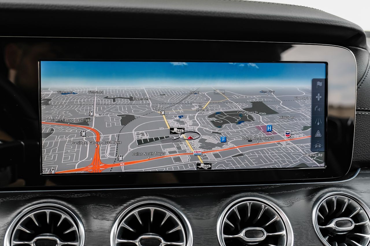 Mercedes-Benz E-Class Vehicle Main Gallery Image 20