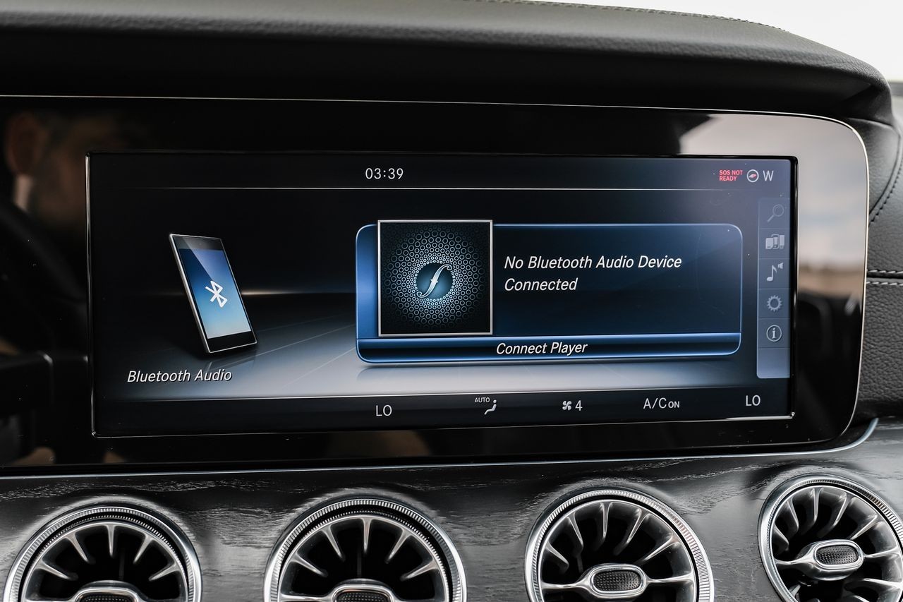 Mercedes-Benz E-Class Vehicle Main Gallery Image 28