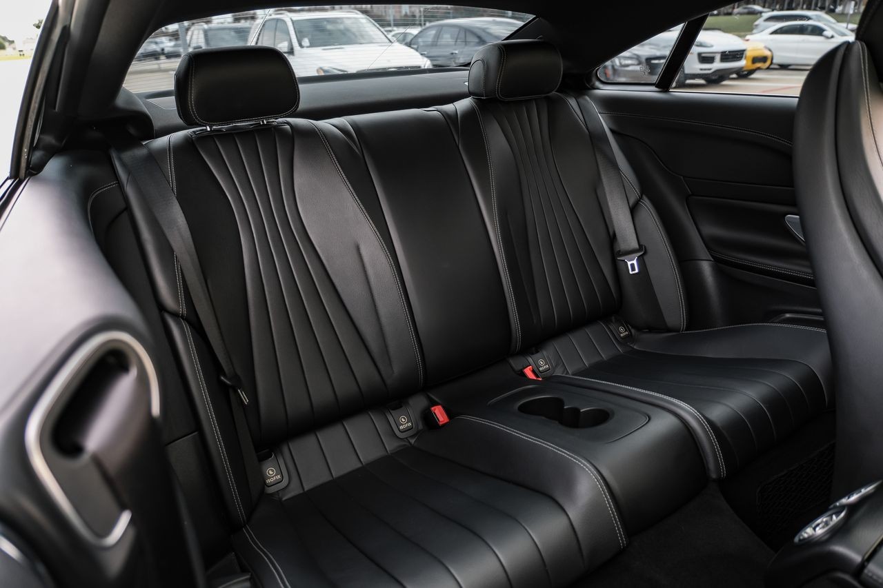 Mercedes-Benz E-Class Vehicle Main Gallery Image 31