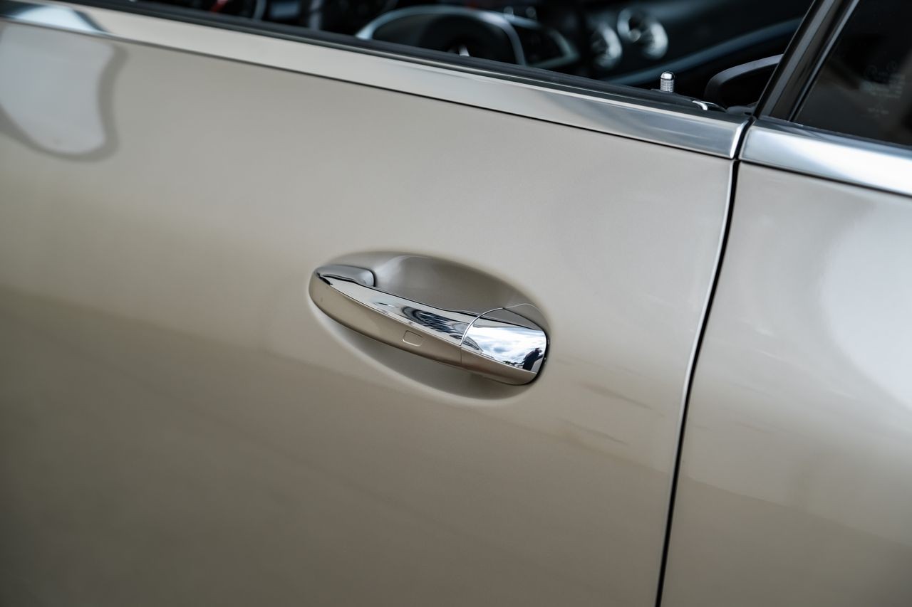 Mercedes-Benz E-Class Vehicle Main Gallery Image 33