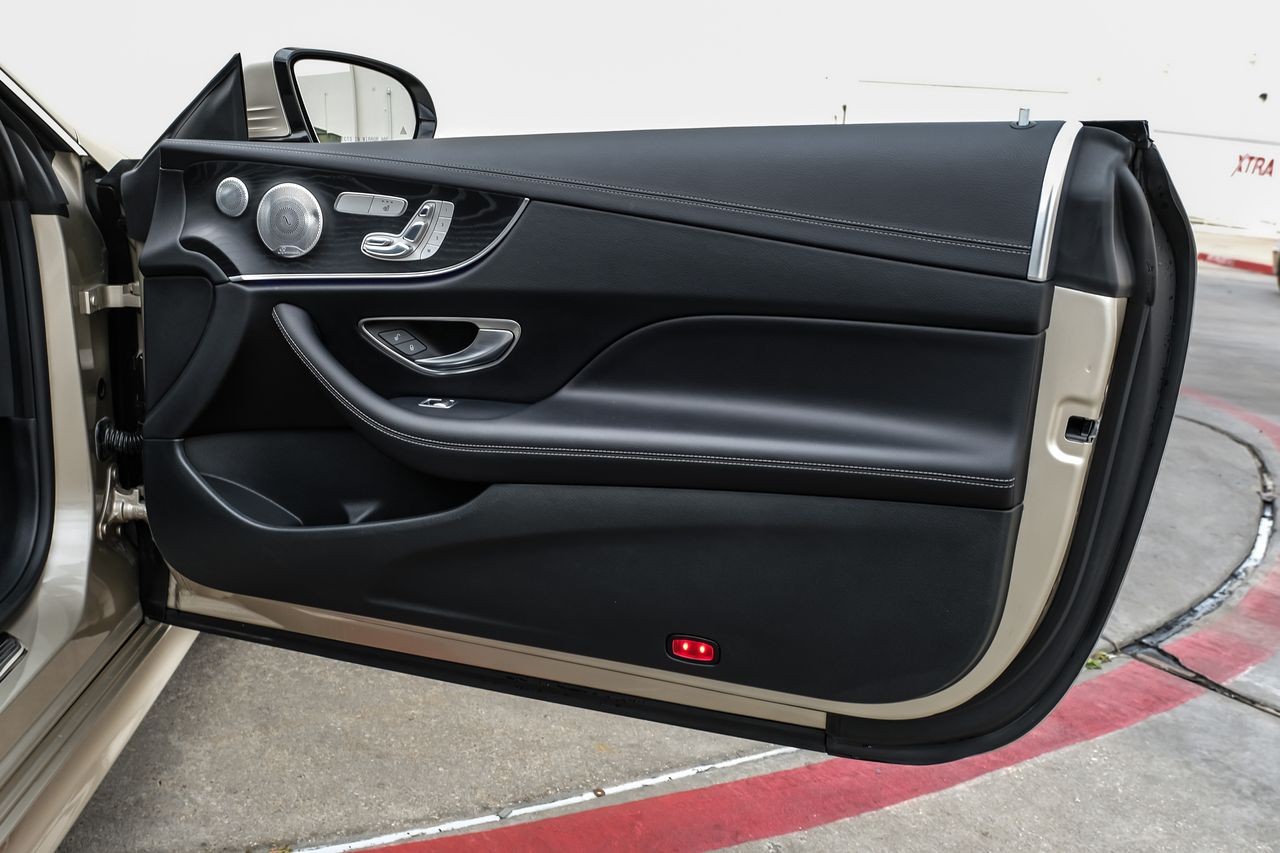 Mercedes-Benz E-Class Vehicle Main Gallery Image 37