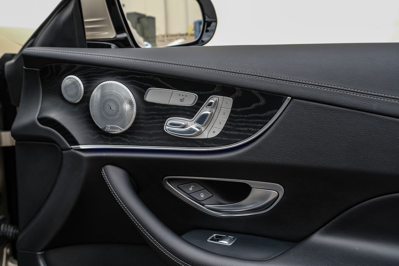 Mercedes-Benz E-Class Vehicle Main Gallery Image 38