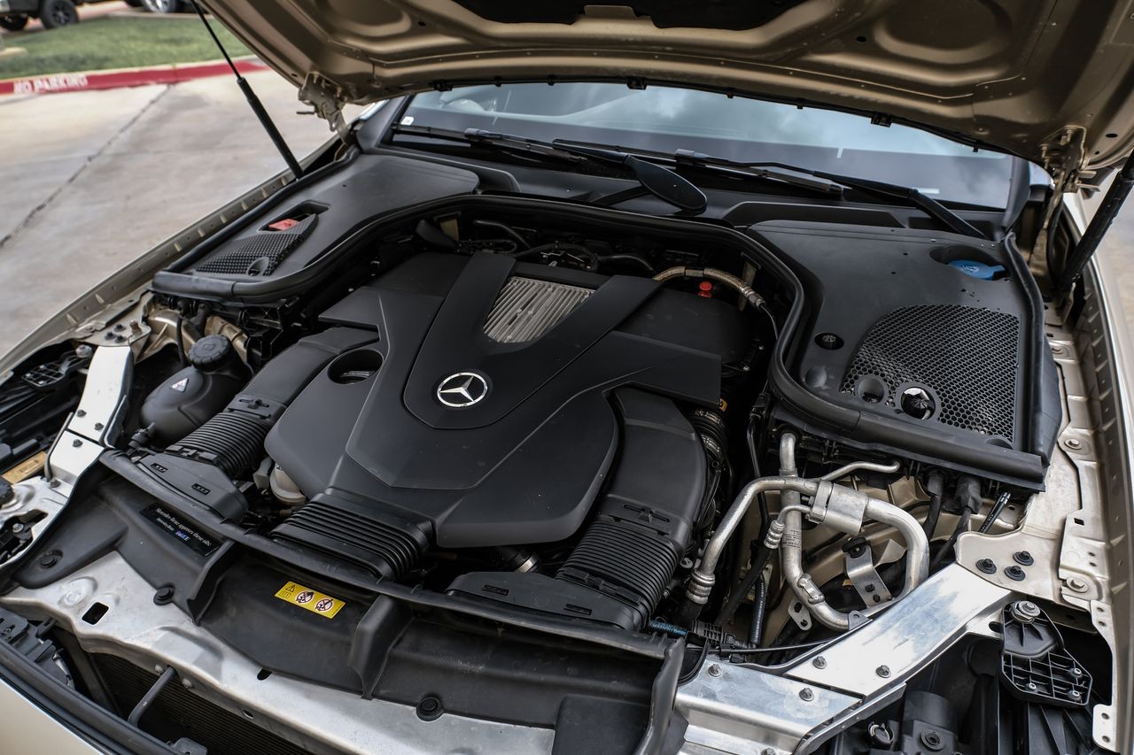 Mercedes-Benz E-Class Vehicle Main Gallery Image 41