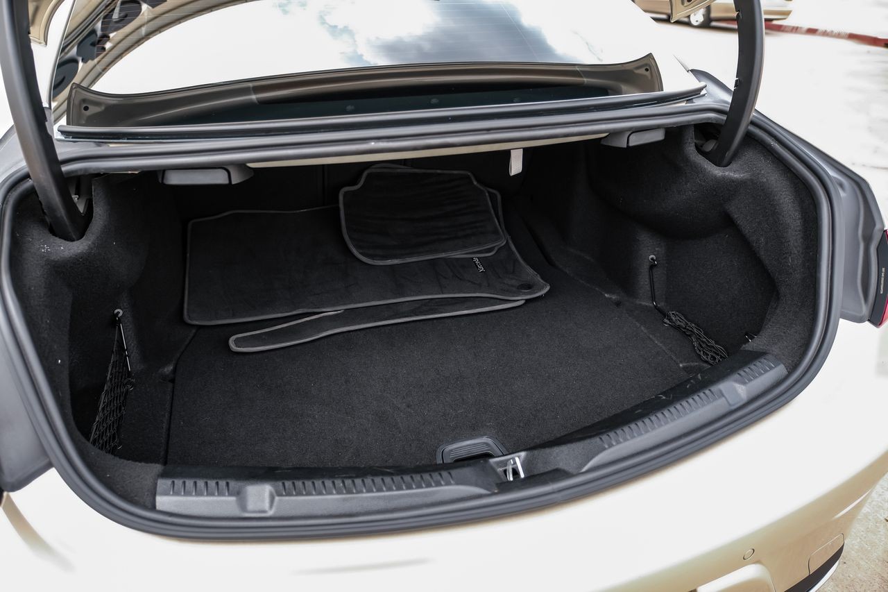 Mercedes-Benz E-Class Vehicle Main Gallery Image 45