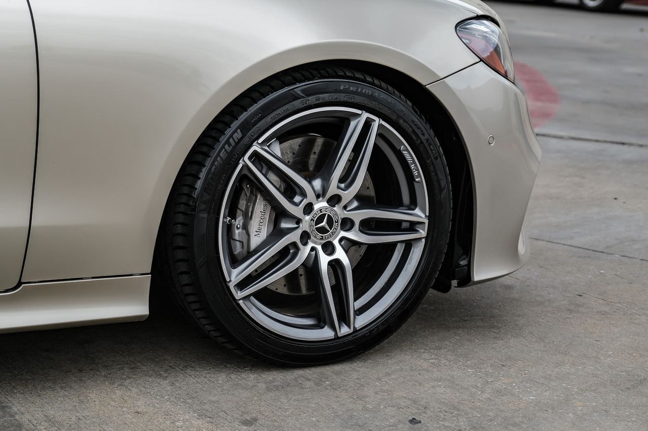 Mercedes-Benz E-Class Vehicle Main Gallery Image 48