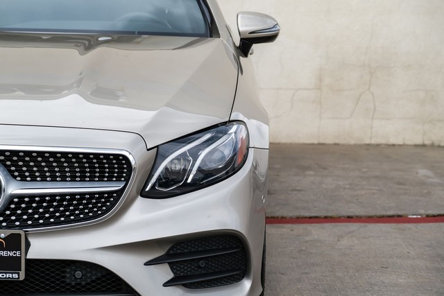 Mercedes-Benz E-Class Vehicle Main Gallery Image 39