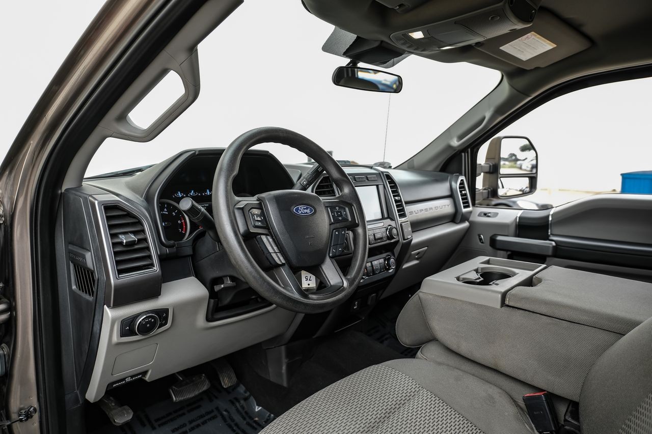 Ford Super Duty F-250 SRW Vehicle Main Gallery Image 03