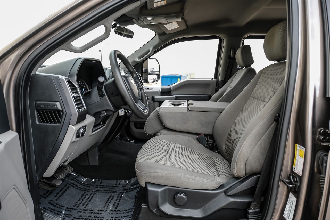 Ford Super Duty F-250 SRW Vehicle Main Gallery Image 04