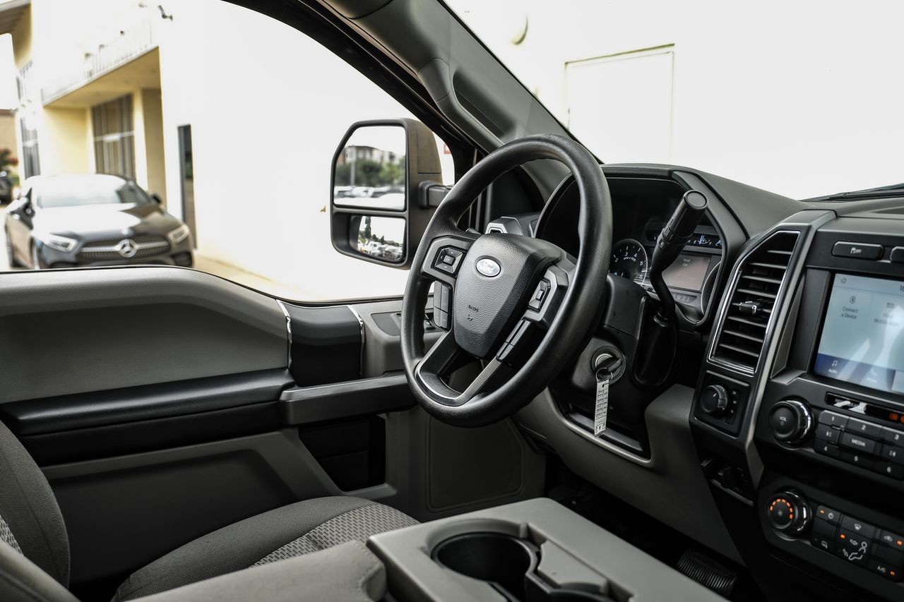 Ford Super Duty F-250 SRW Vehicle Main Gallery Image 13