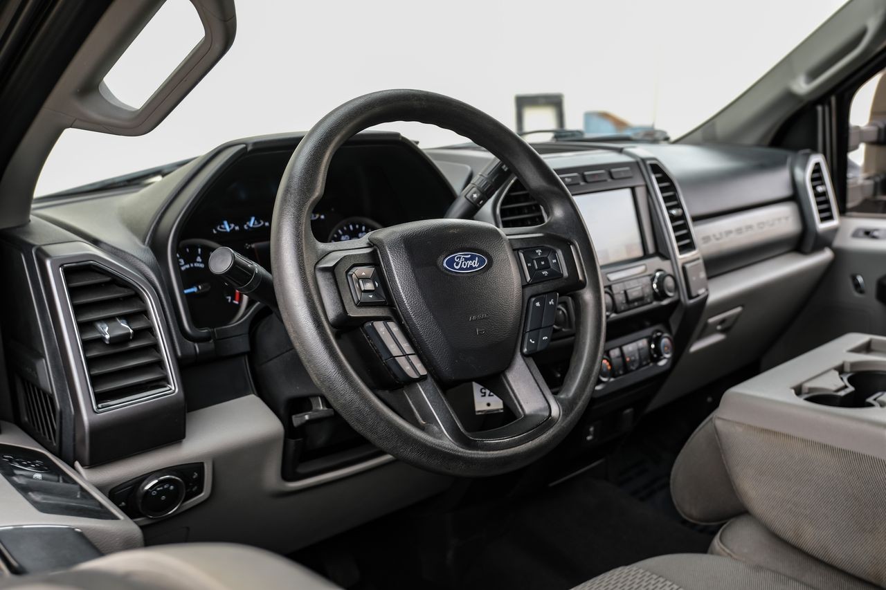 Ford Super Duty F-250 SRW Vehicle Main Gallery Image 15