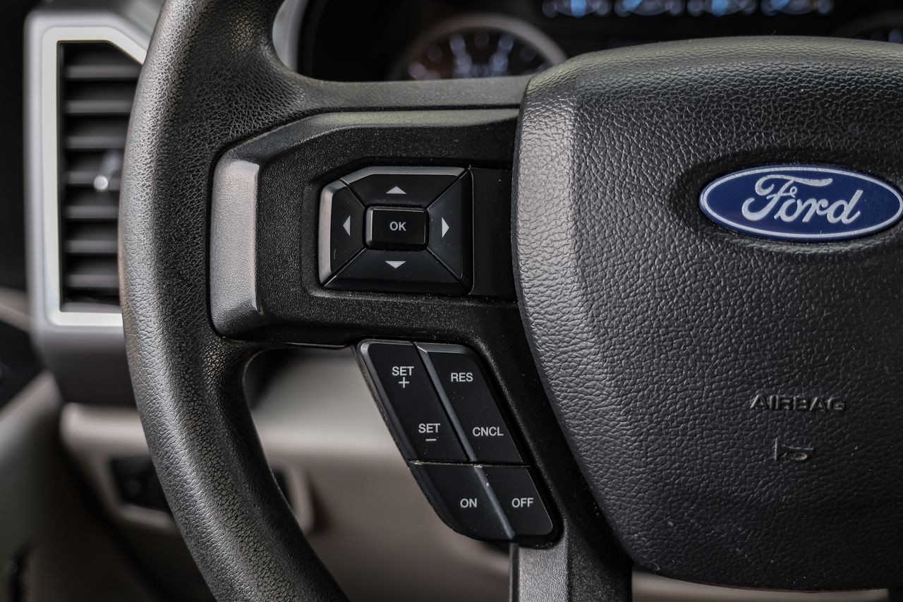 Ford Super Duty F-250 SRW Vehicle Main Gallery Image 18