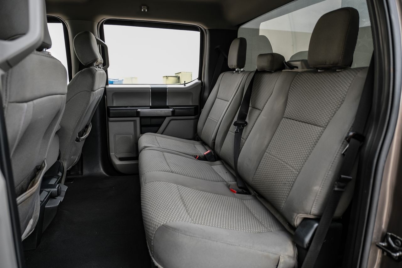 Ford Super Duty F-250 SRW Vehicle Main Gallery Image 36