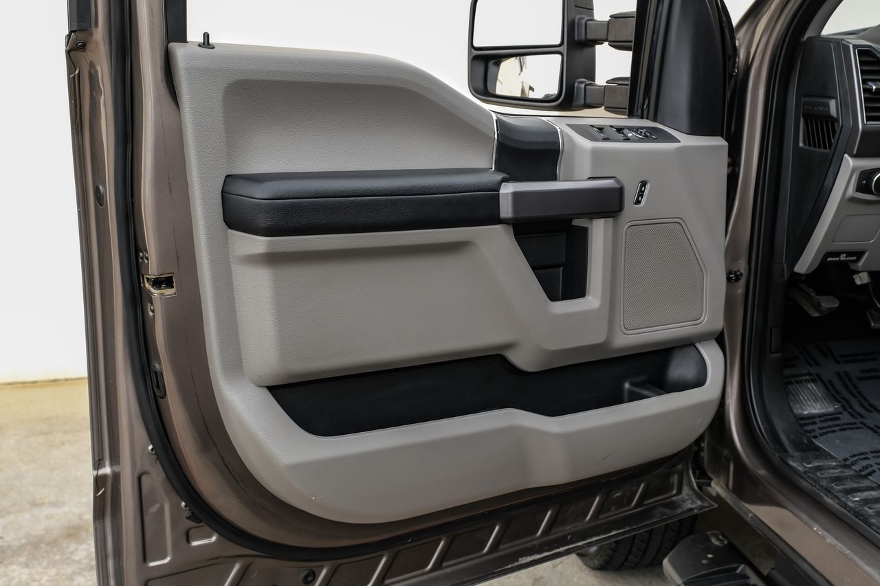 Ford Super Duty F-250 SRW Vehicle Main Gallery Image 39
