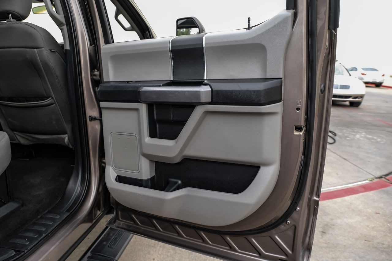 Ford Super Duty F-250 SRW Vehicle Main Gallery Image 43