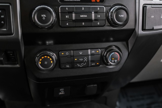 Ford Super Duty F-250 SRW Vehicle Main Gallery Image 24