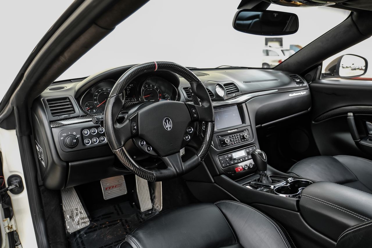 Maserati GranTurismo Vehicle Main Gallery Image 03