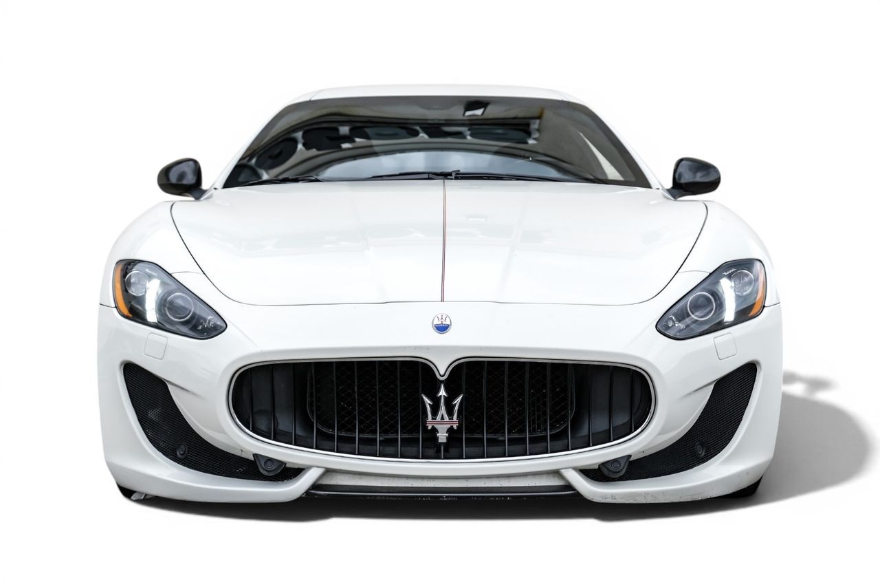 Maserati GranTurismo Vehicle Main Gallery Image 05