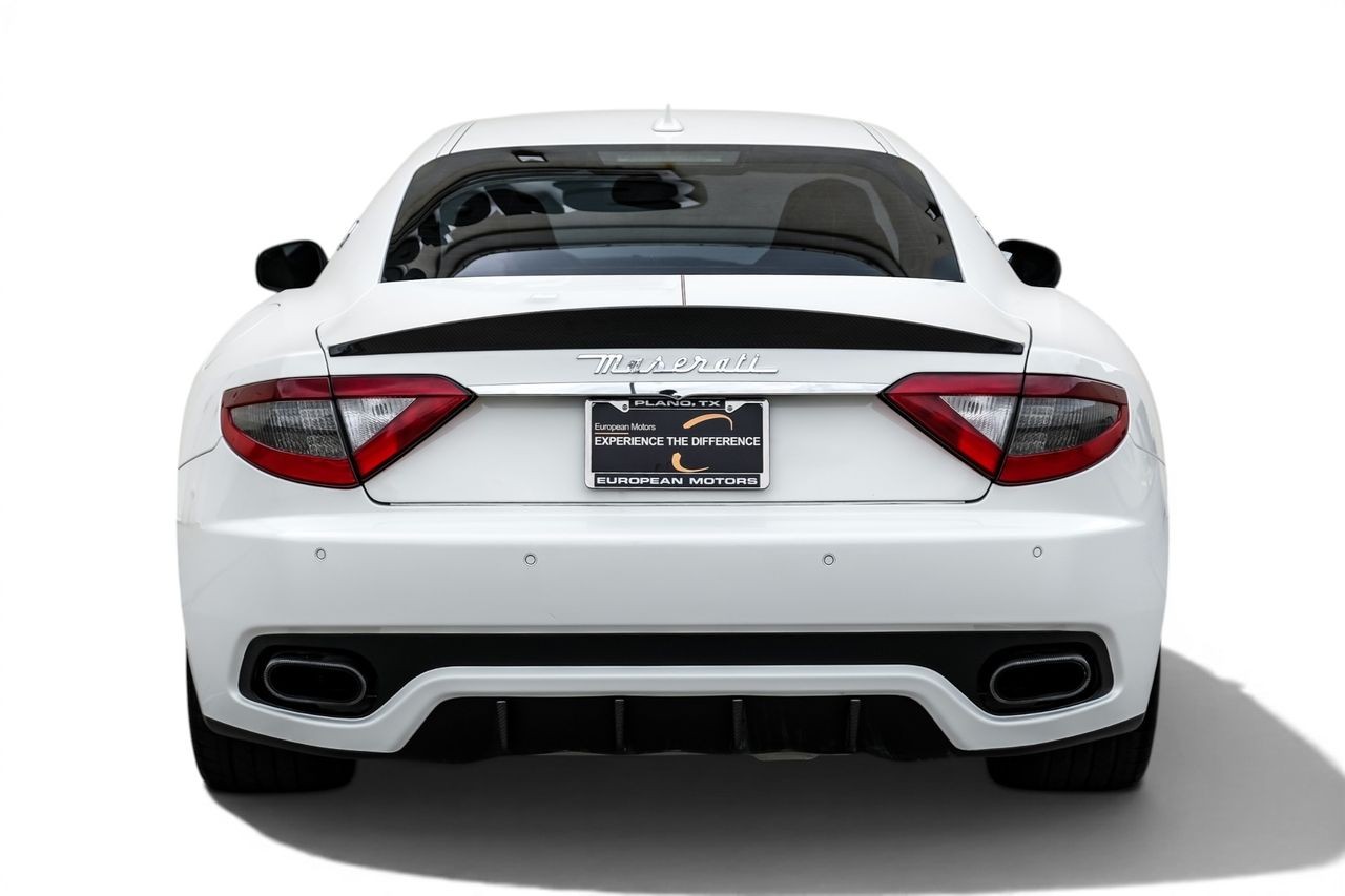Maserati GranTurismo Vehicle Main Gallery Image 09