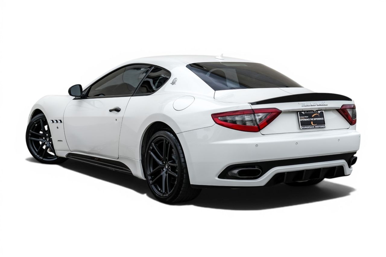 Maserati GranTurismo Vehicle Main Gallery Image 10
