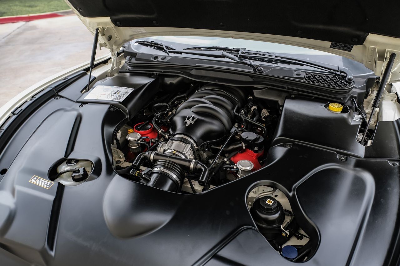 Maserati GranTurismo Vehicle Main Gallery Image 45