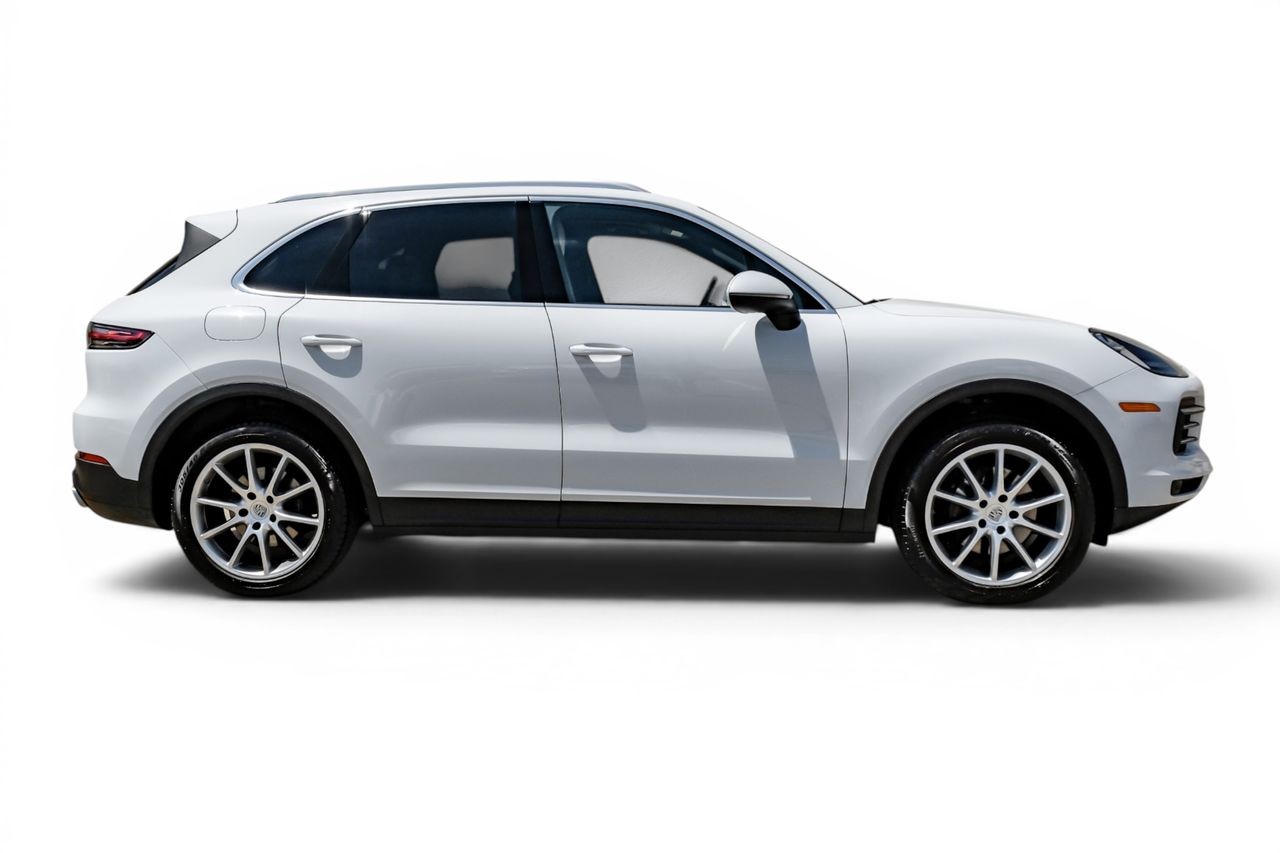 Porsche Cayenne Vehicle Main Gallery Image 08