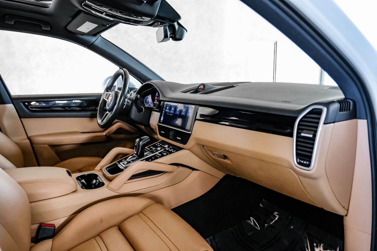 Porsche Cayenne Vehicle Main Gallery Image 15
