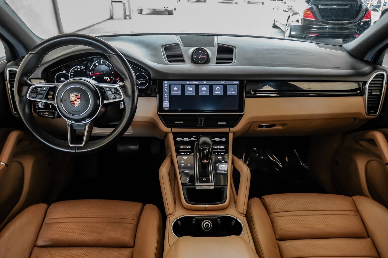Porsche Cayenne Vehicle Main Gallery Image 16