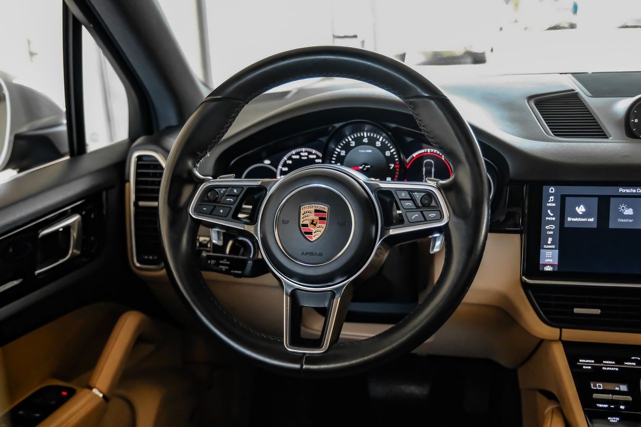 Porsche Cayenne Vehicle Main Gallery Image 17
