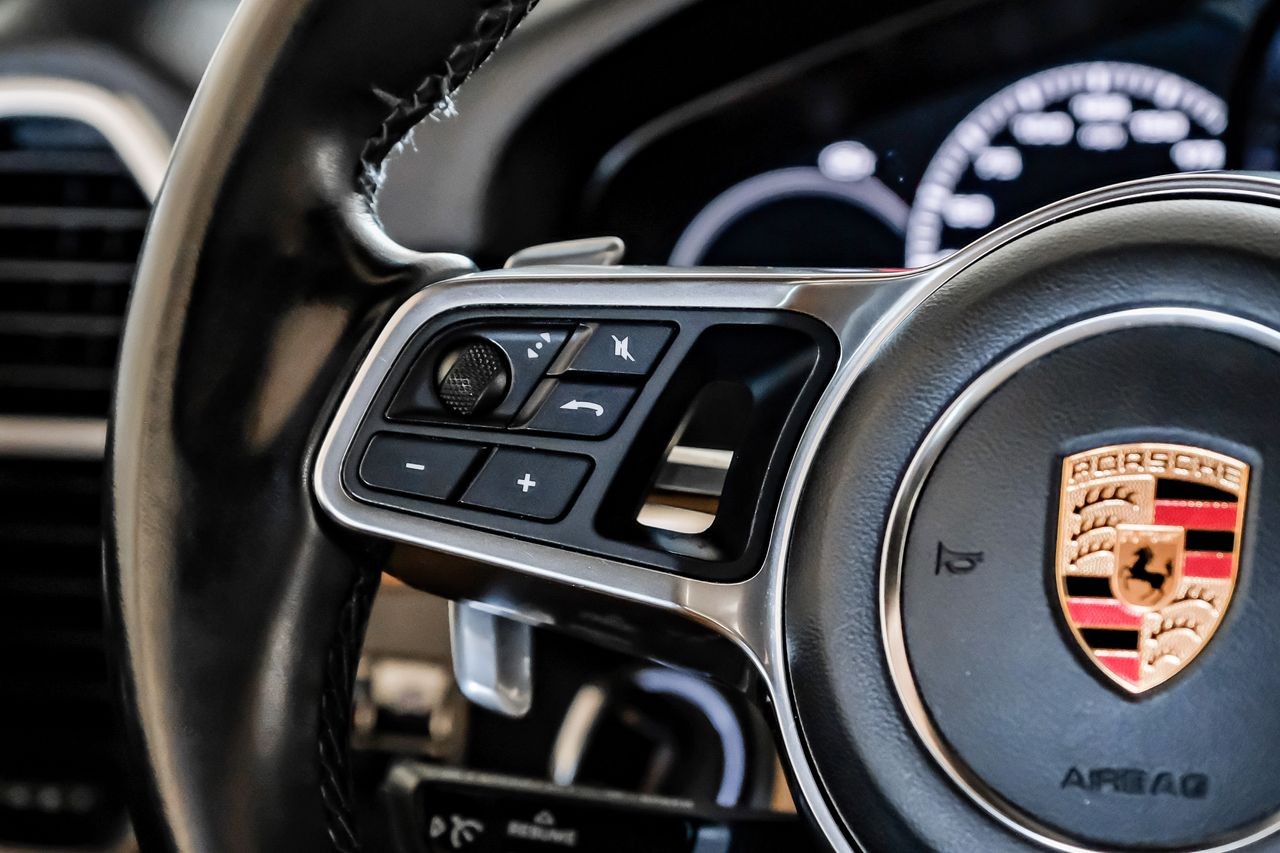 Porsche Cayenne Vehicle Main Gallery Image 18