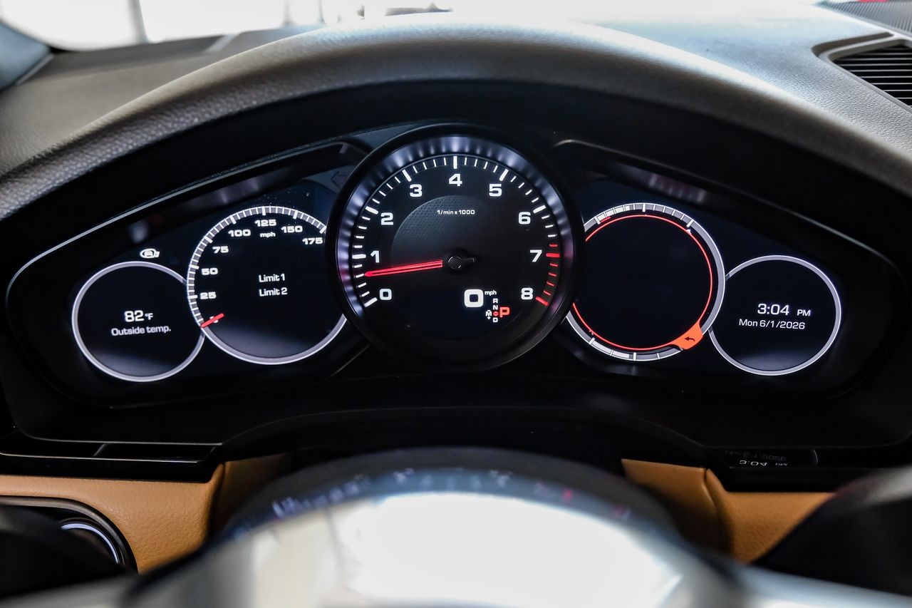Porsche Cayenne Vehicle Main Gallery Image 20
