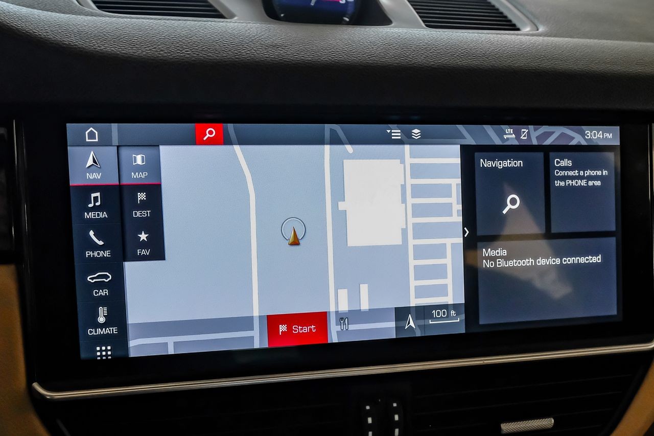 Porsche Cayenne Vehicle Main Gallery Image 22