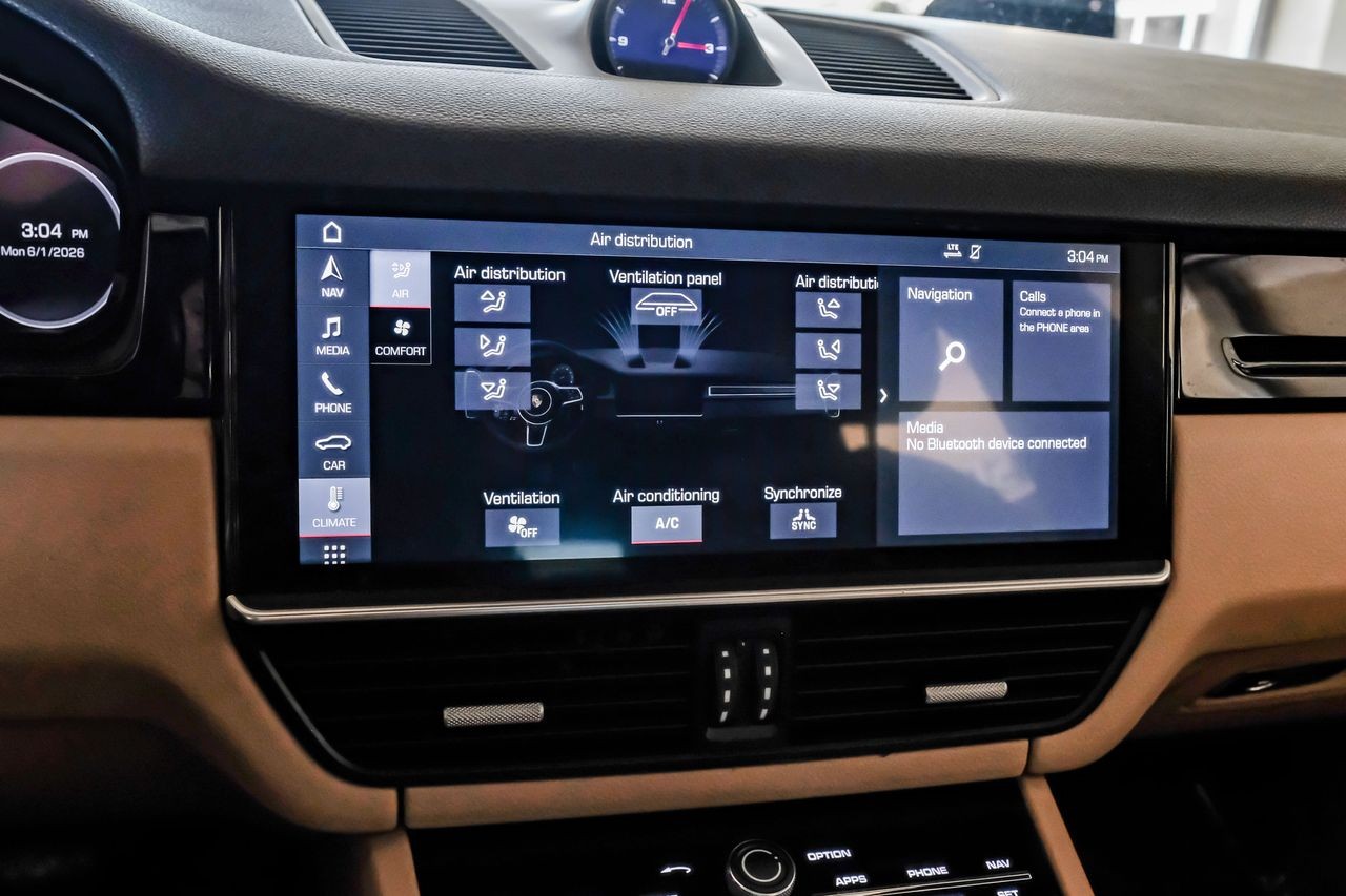 Porsche Cayenne Vehicle Main Gallery Image 31